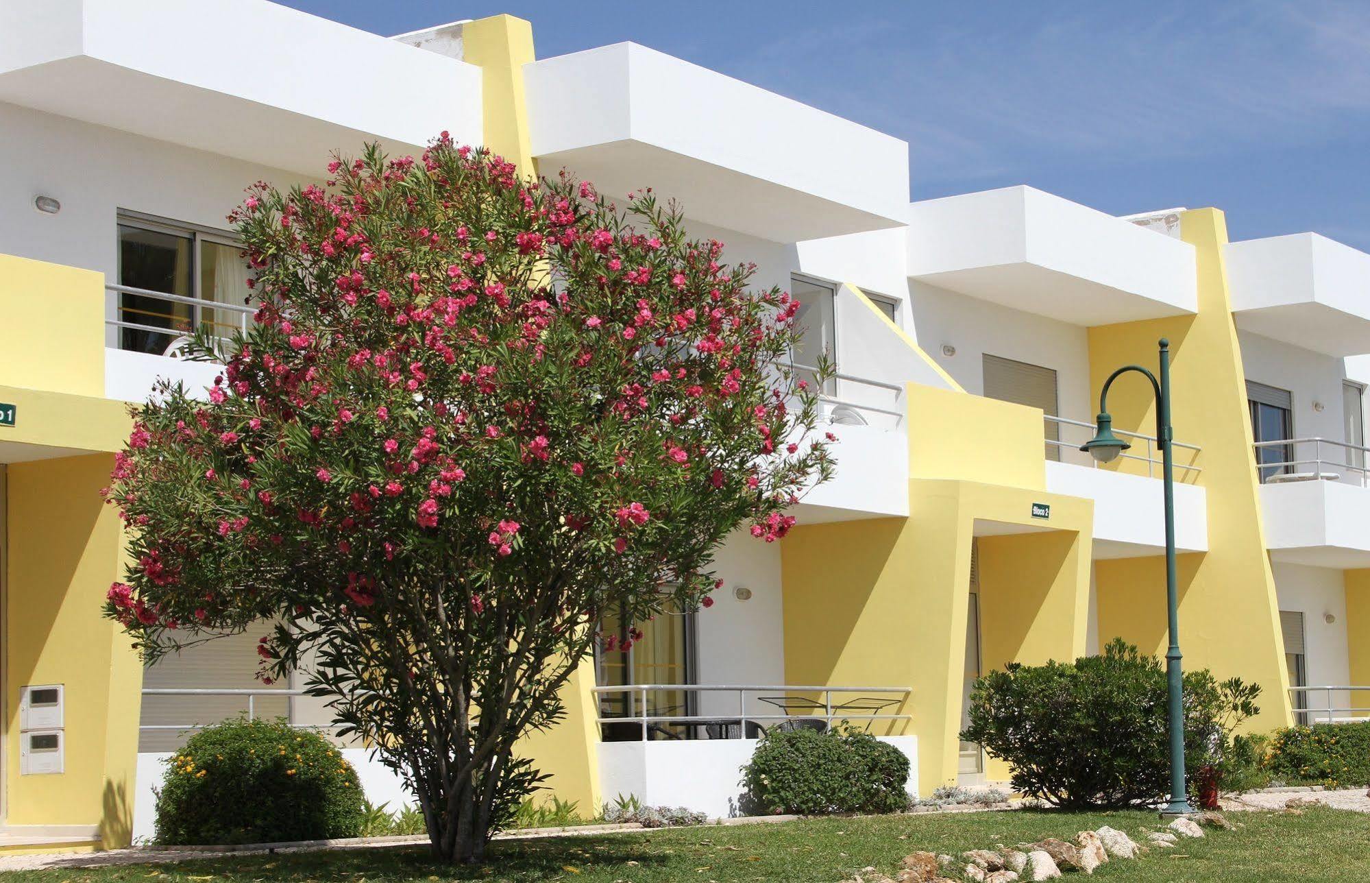 אלבור Apartamentos Santa Teresinha מראה חיצוני תמונה